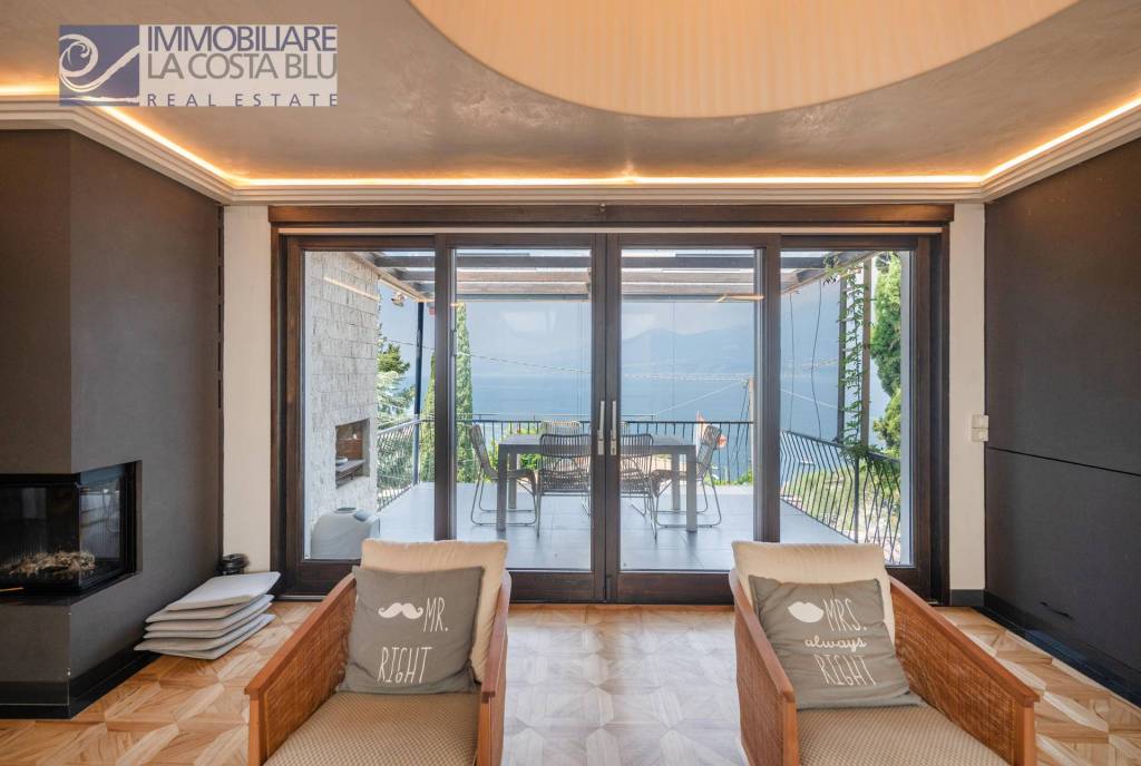 casa indipendente in vendita a Torri del Benaco in zona Pai