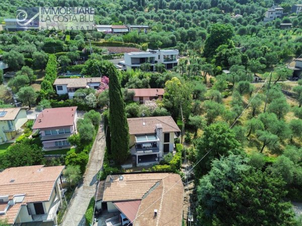 casa indipendente in vendita a Torri del Benaco in zona Albisano