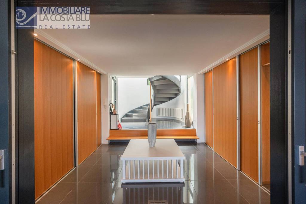 casa indipendente in vendita a Torri del Benaco in zona Pai