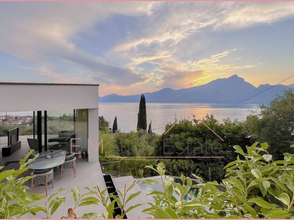 casa indipendente in vendita a Torri del Benaco