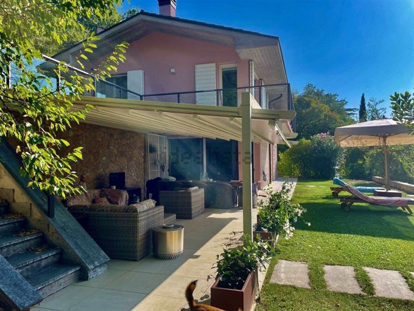 casa indipendente in vendita a Torri del Benaco