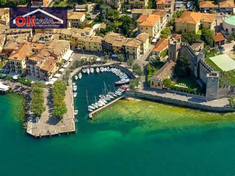 negozio in vendita a Torri del Benaco