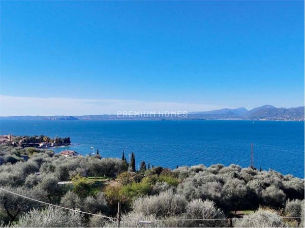 casa indipendente in vendita a Torri del Benaco