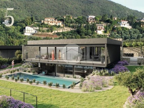 casa indipendente in vendita a Torri del Benaco