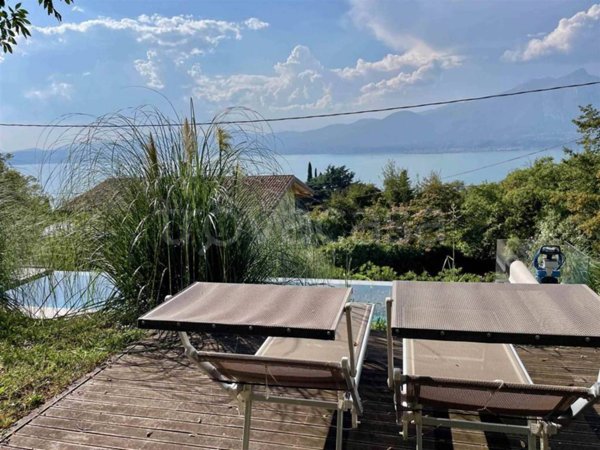 casa indipendente in vendita a Torri del Benaco