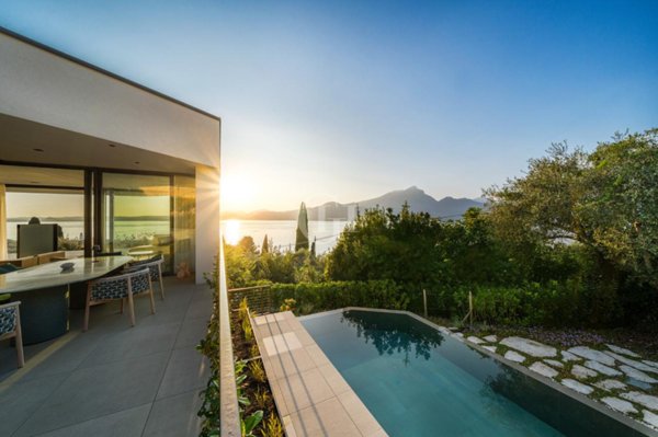 casa indipendente in vendita a Torri del Benaco