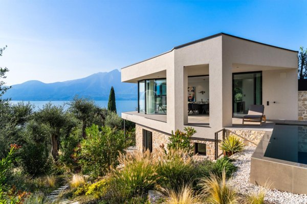 casa indipendente in vendita a Torri del Benaco