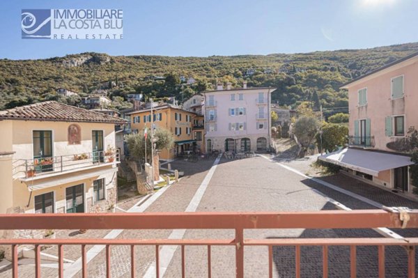 casa indipendente in vendita a Torri del Benaco in zona Pai