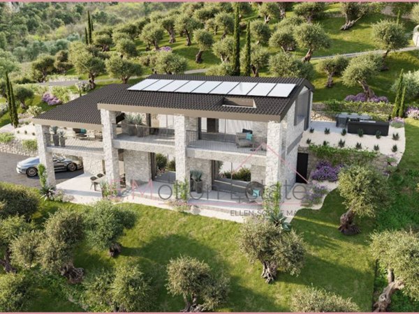 casa indipendente in vendita a Torri del Benaco
