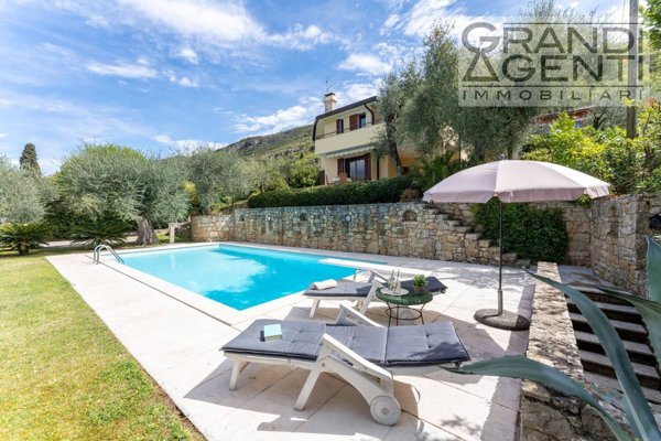 casa indipendente in vendita a Torri del Benaco in zona Pai