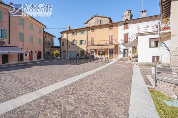 casa indipendente in vendita a Torri del Benaco in zona Pai