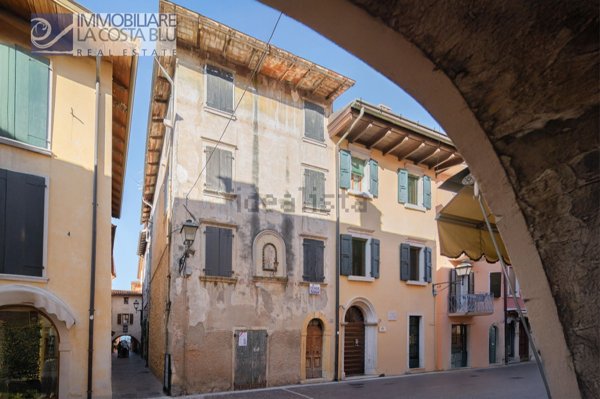 casa indipendente in vendita a Torri del Benaco