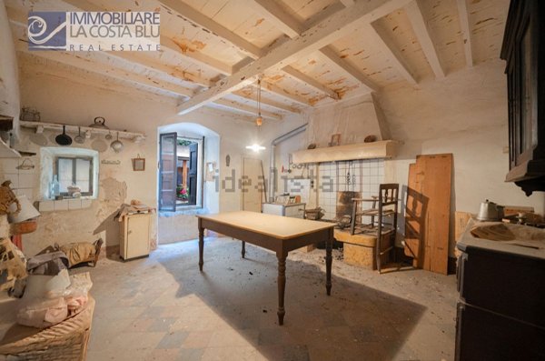 casa indipendente in vendita a Torri del Benaco