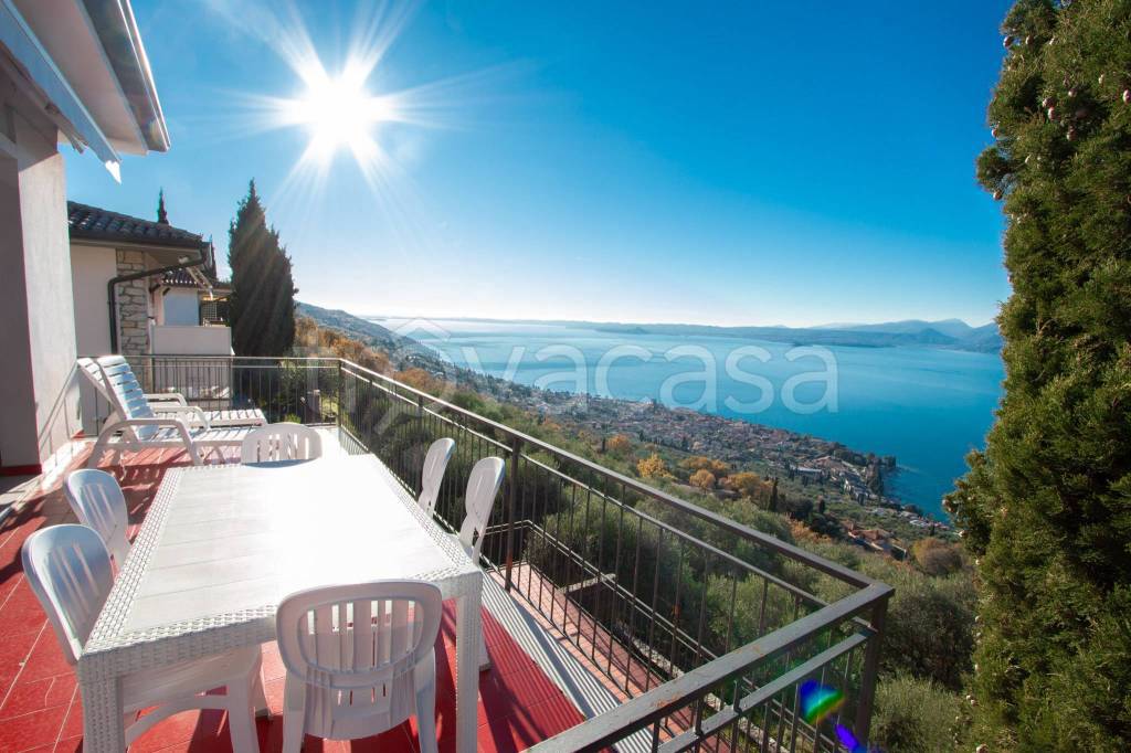 casa indipendente in vendita a Torri del Benaco in zona Albisano