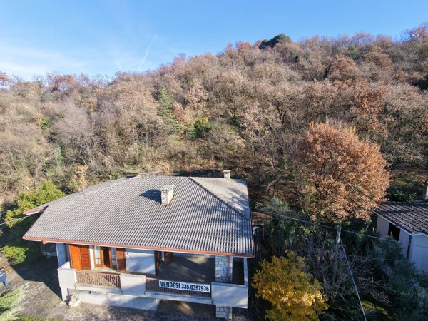 casa indipendente in vendita a Torri del Benaco in zona Albisano