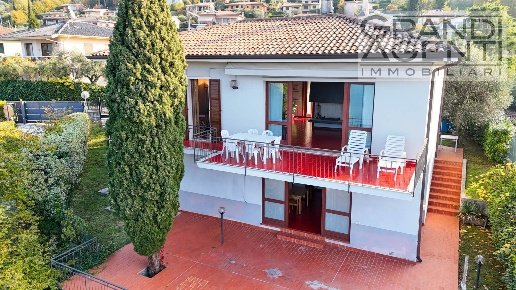 casa indipendente in vendita a Torri del Benaco in zona Albisano