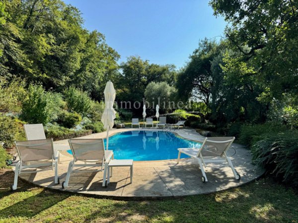 casa indipendente in vendita a Torri del Benaco in zona Albisano