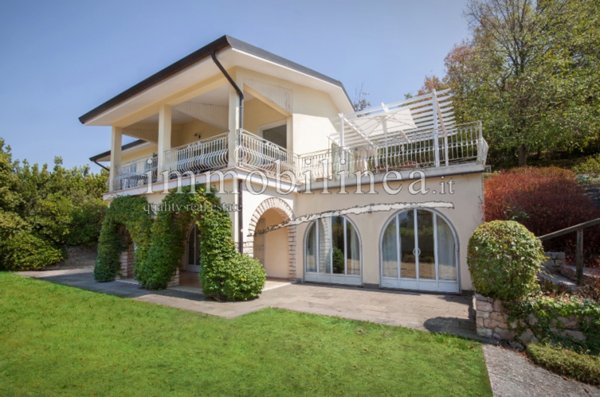 casa indipendente in vendita a Torri del Benaco in zona Albisano