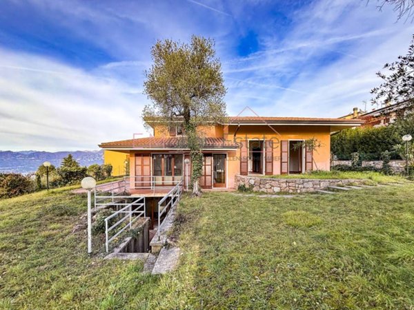 casa indipendente in vendita a Torri del Benaco