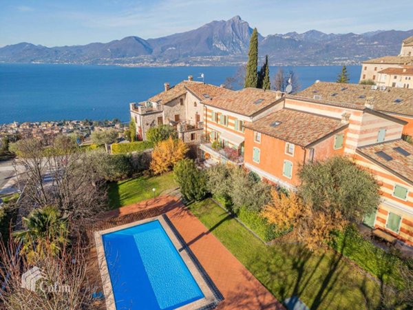 appartamento in vendita a Torri del Benaco in zona Albisano