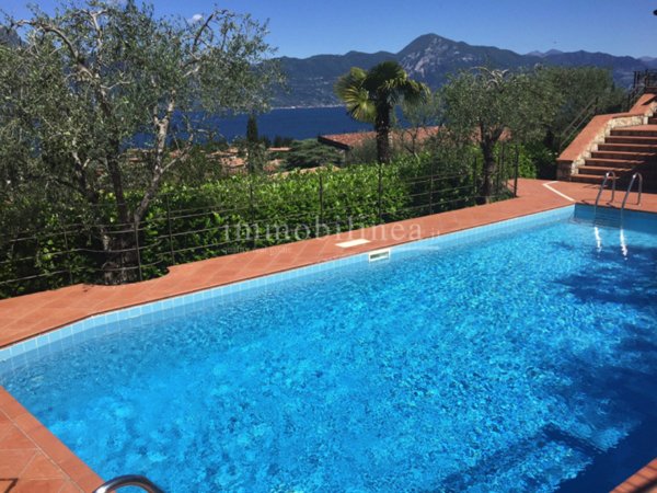 casa indipendente in vendita a Torri del Benaco