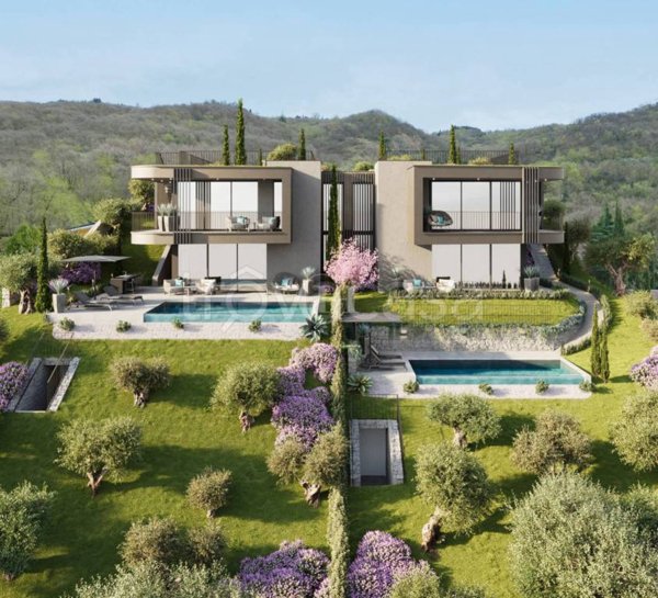 casa indipendente in vendita a Torri del Benaco