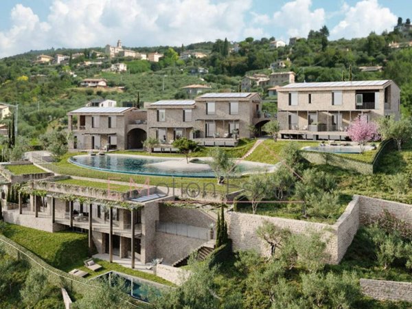 casa indipendente in vendita a Torri del Benaco