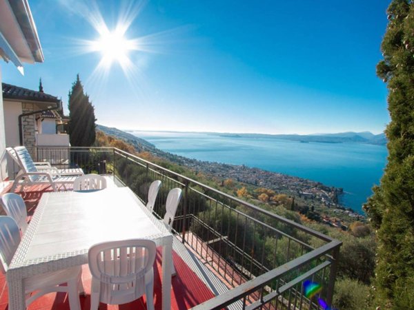 casa indipendente in vendita a Torri del Benaco in zona Albisano
