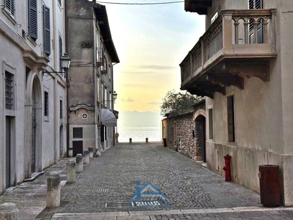 negozio in vendita a Torri del Benaco