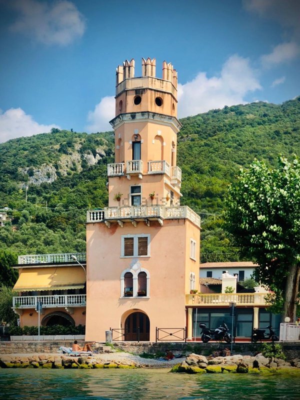 appartamento in vendita a Torri del Benaco in zona Pai