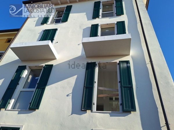 appartamento in vendita a Torri del Benaco in zona Albisano