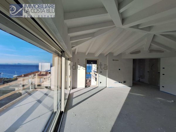 appartamento in vendita a Torri del Benaco
