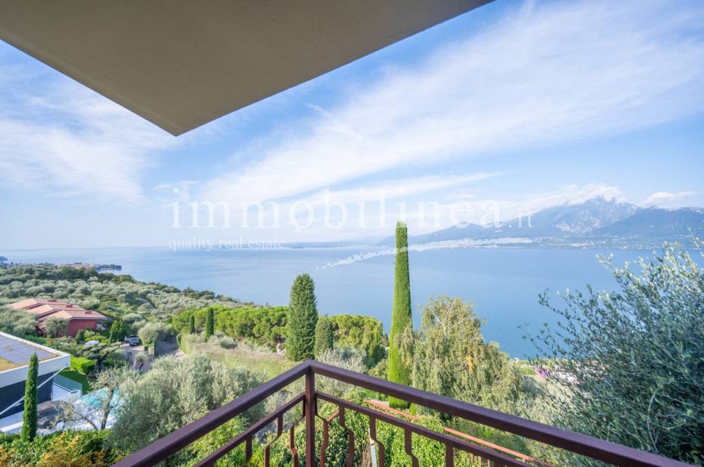 casa indipendente in vendita a Torri del Benaco