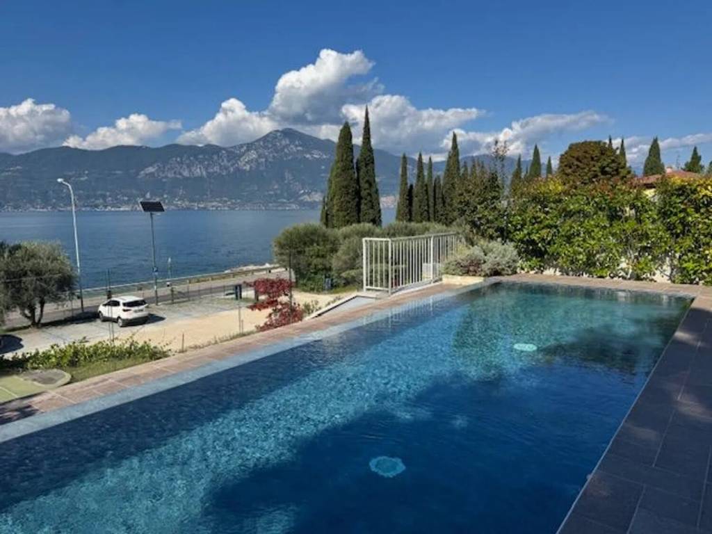 casa indipendente in vendita a Torri del Benaco in zona Pai