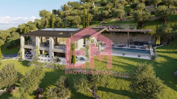 casa indipendente in vendita a Torri del Benaco