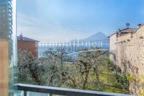 appartamento in vendita a Torri del Benaco in zona Pai