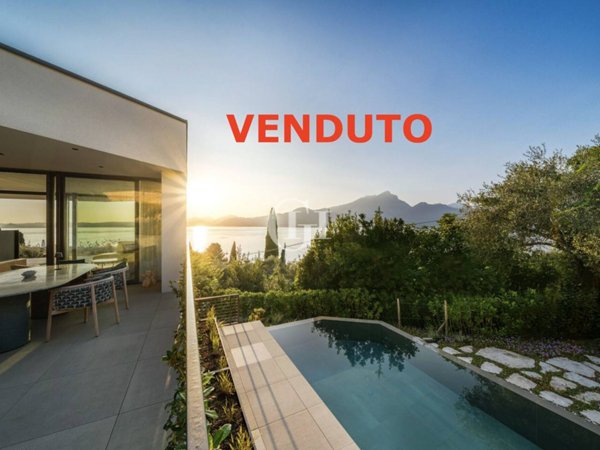 casa indipendente in vendita a Torri del Benaco