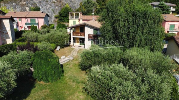 casa indipendente in vendita a Torri del Benaco in zona Albisano