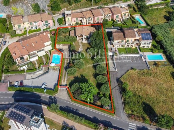 casa indipendente in vendita a Torri del Benaco in zona Albisano