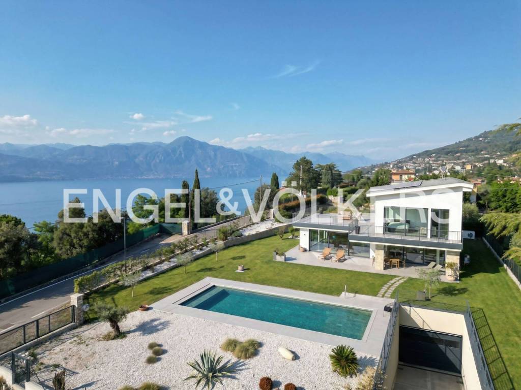 casa indipendente in vendita a Torri del Benaco