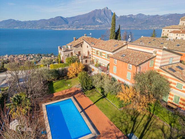 appartamento in vendita a Torri del Benaco in zona Albisano