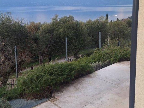 casa indipendente in vendita a Torri del Benaco