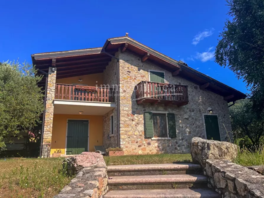 casa indipendente in vendita a Torri del Benaco in zona Albisano