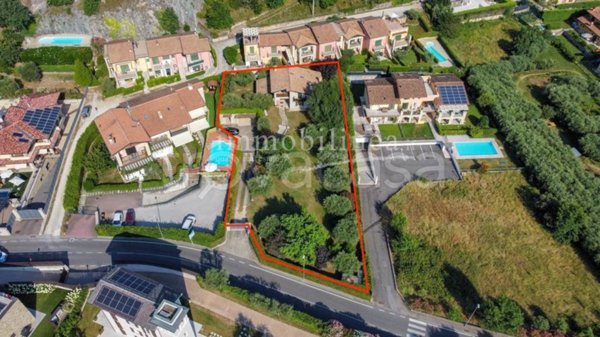 casa indipendente in vendita a Torri del Benaco in zona Albisano