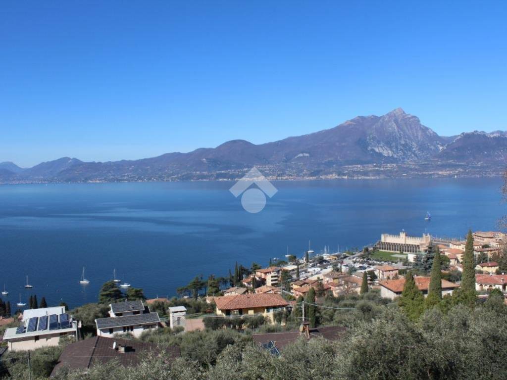casa indipendente in vendita a Torri del Benaco