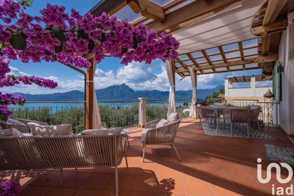 casa indipendente in vendita a Torri del Benaco in zona Albisano