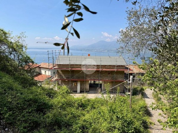 casa indipendente in vendita a Torri del Benaco