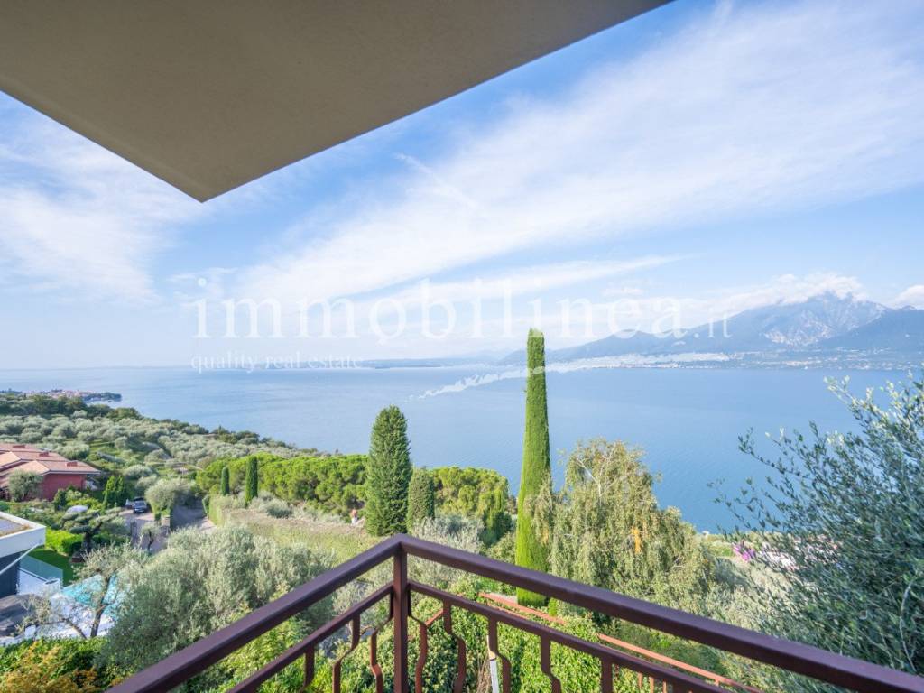 casa indipendente in vendita a Torri del Benaco