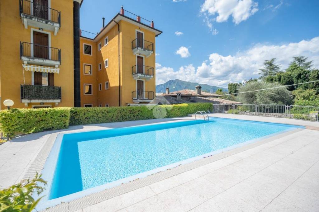 appartamento in vendita a Torri del Benaco in zona Pai