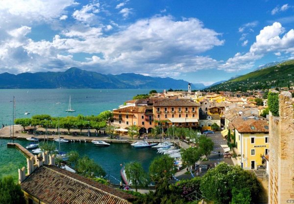 negozio in vendita a Torri del Benaco